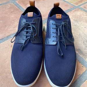 NWOT , Wolf and Shepherd Swiftknit Derby, Navy and white. Mens 11/womens 13